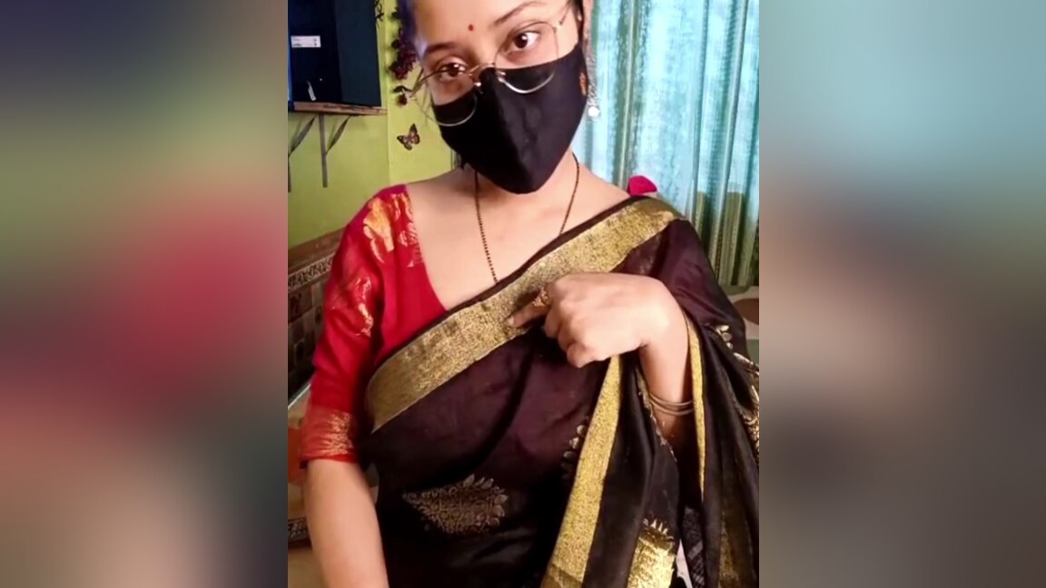 Lisa Bhabi Apne Boyfriend Ko Video Call Par Chut Dikhai