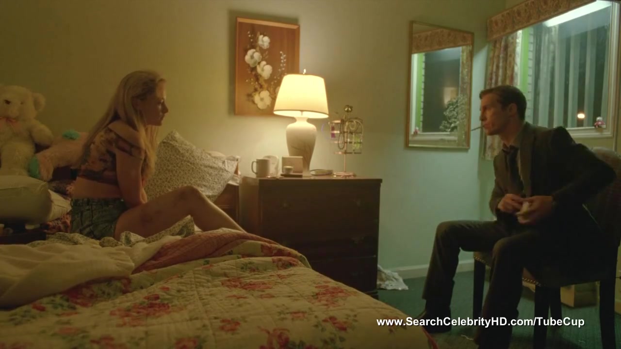 Alexandra Daddario and Alyshia Ochse - True Detective S01E02