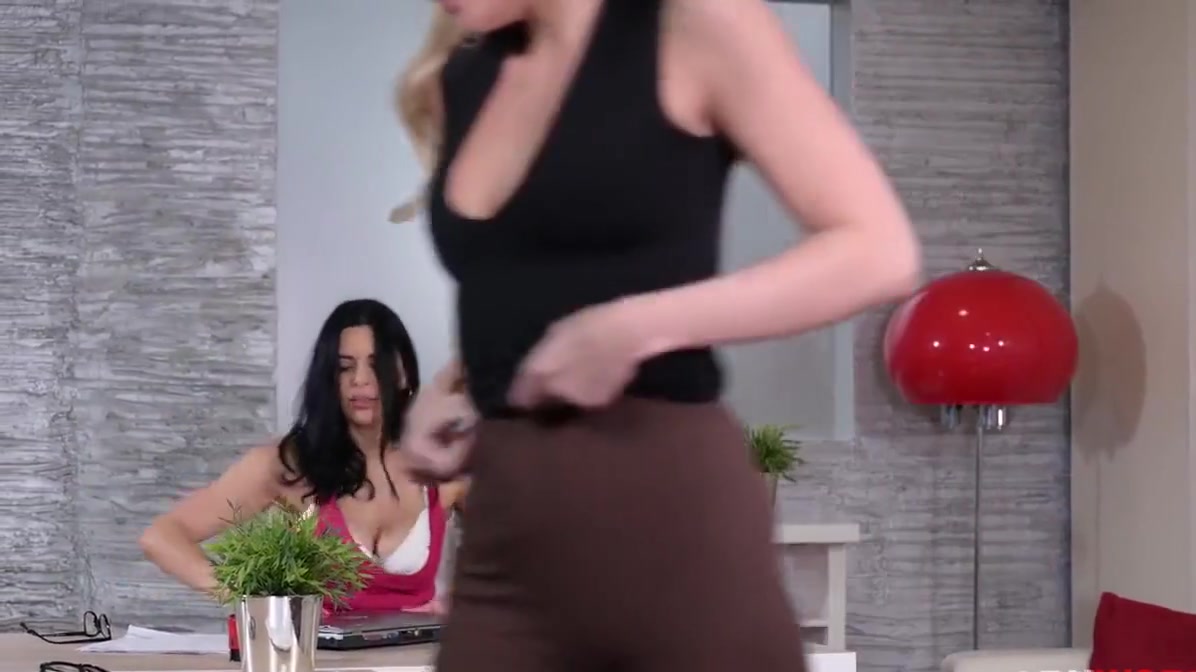 Vince Karter, Kira Queen And Sylvia Buntarka In Hot Lesbians Decided To Try Members In A Group Sex