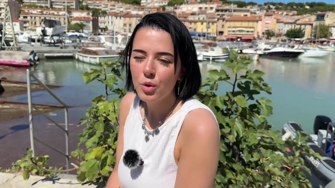 Ashley goes exploring with Marie... - Jacquie et Michel TV